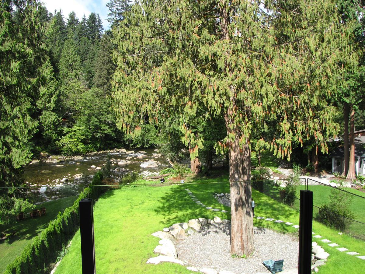Riverfront Bed And Breakfast Lynn Creek Exterior photo